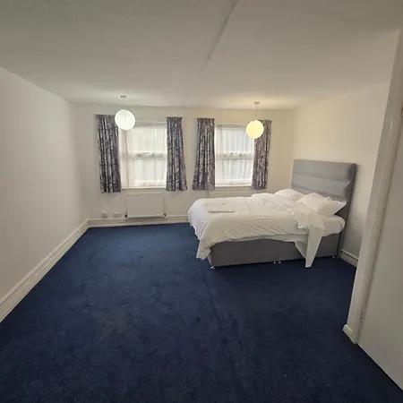 Apartment 262-280 Leeds (West Yorkshire)